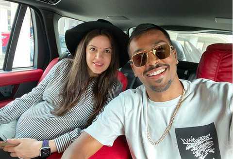Hardik Pandya along with wife Natasha